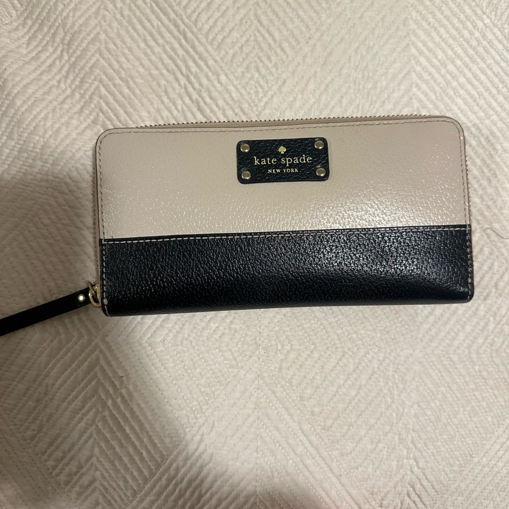 Kate Spade Two-Tone Black and Cream Wallet, Like New